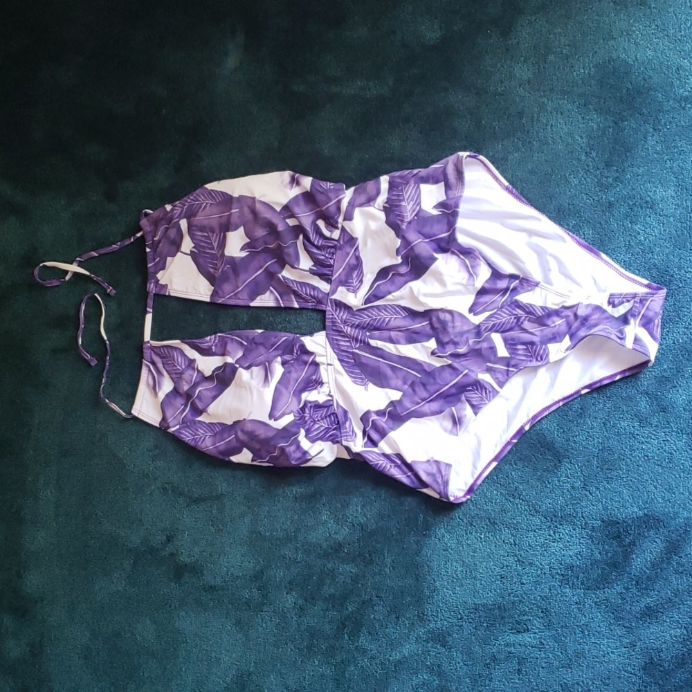 4X 1 piece swimsuit purple and white, floral